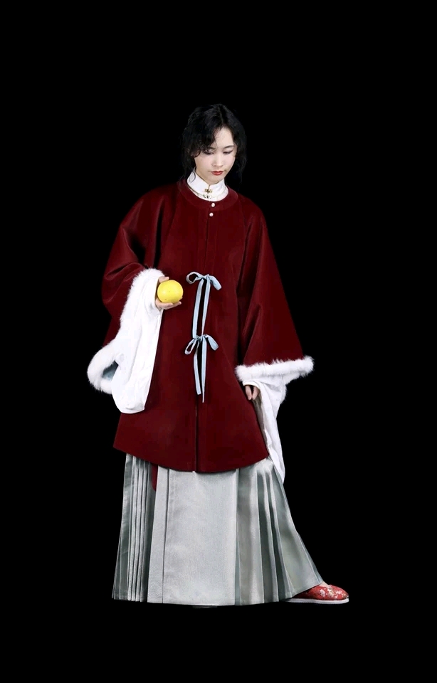1夜4大转会确定！阿森纳官宣第2签 沃克加盟升班马 穆帅挖角C罗